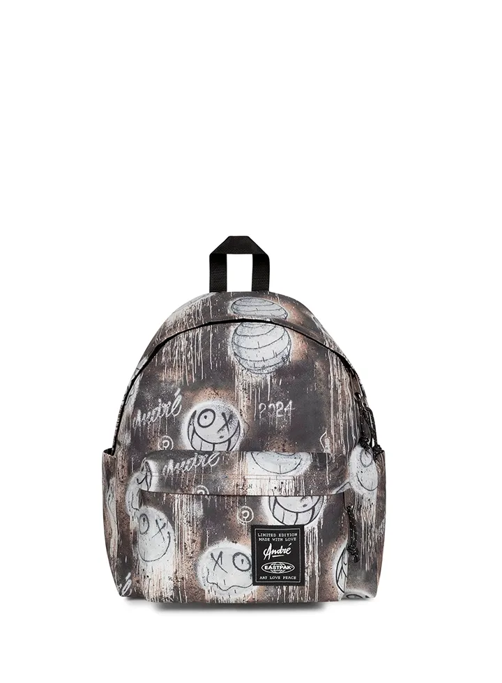 EK0A5BG4_4O0_in_the_maze_