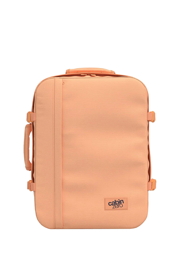cabinzero_mochila_viaje_classic_44_sunny_day.webp