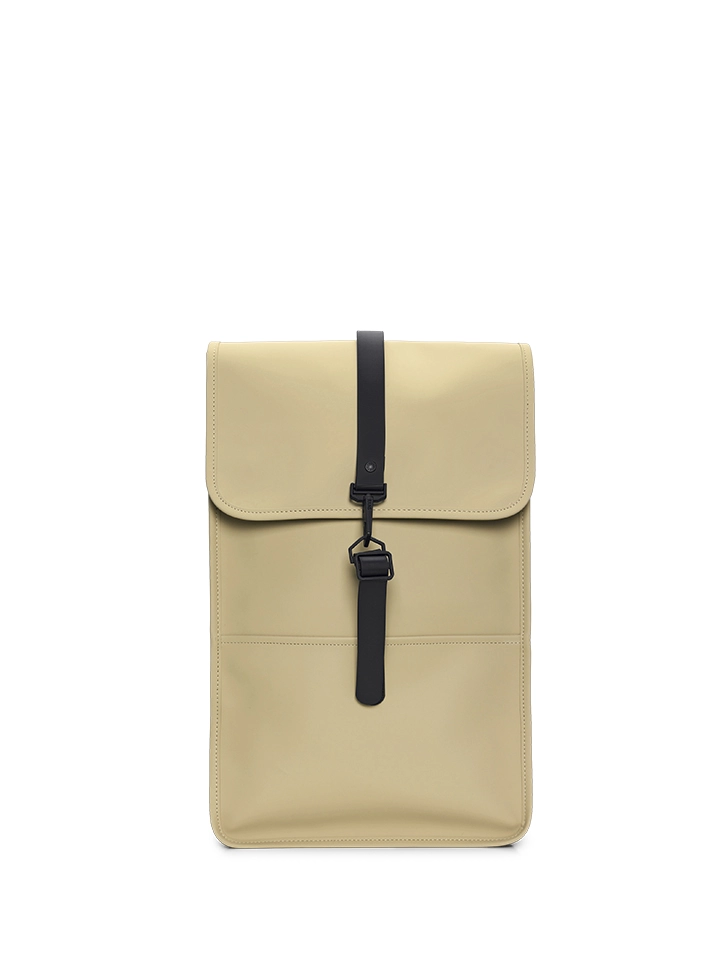 rains_mochila_backpack_barcelona_13000_3_fdd966b68fcdb269149e3ec1af1f103e.webp