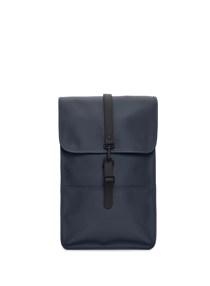rains_mochila_backpack_barcelona_13000_5_c3594f0f136e80b11d7968f7b502586e.webp